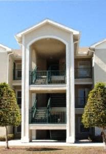 Front of Building at Oak Glen Apartments, Florida